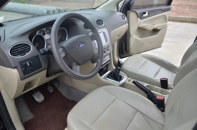 14年福特福克斯