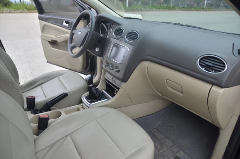 14年福特福克斯