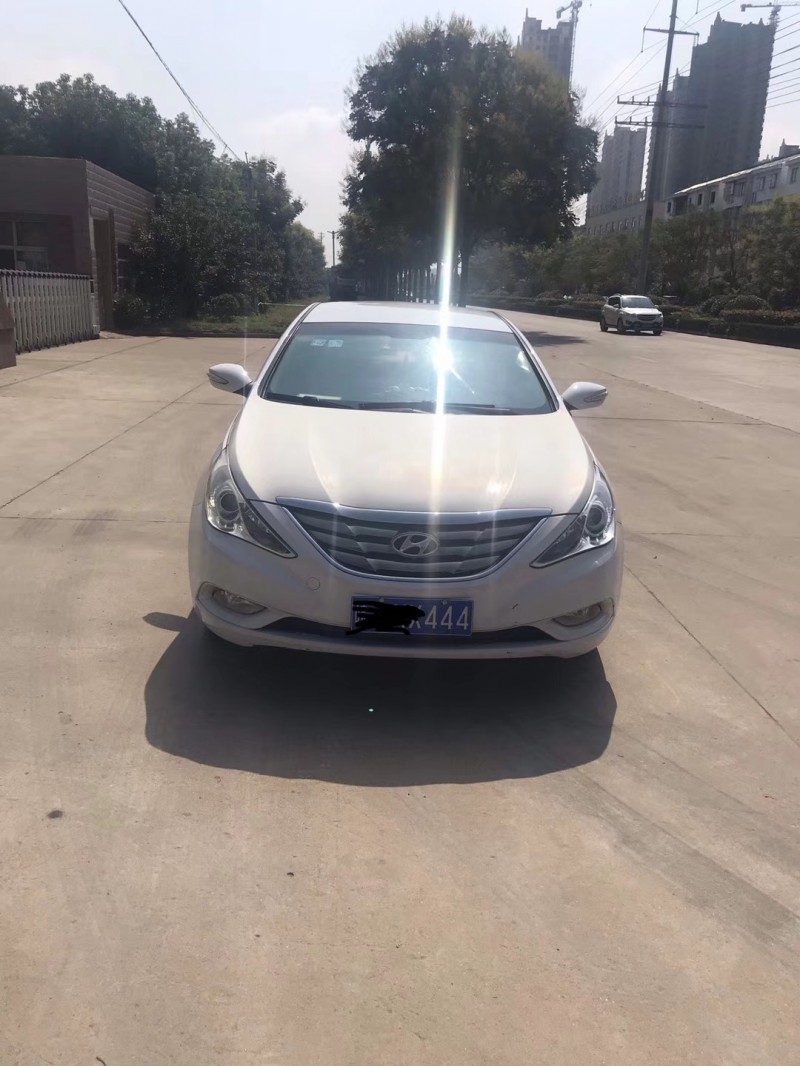 12年现代索纳塔八