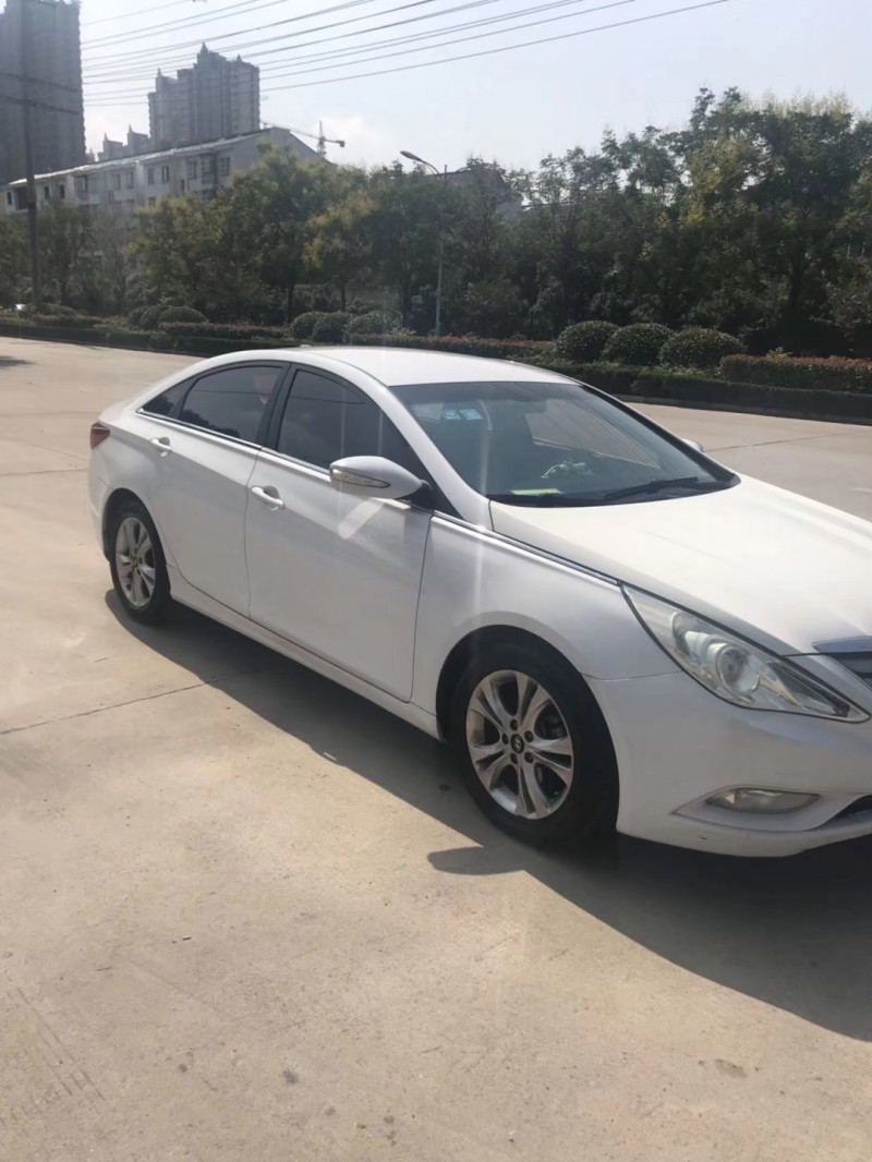 12年现代索纳塔八