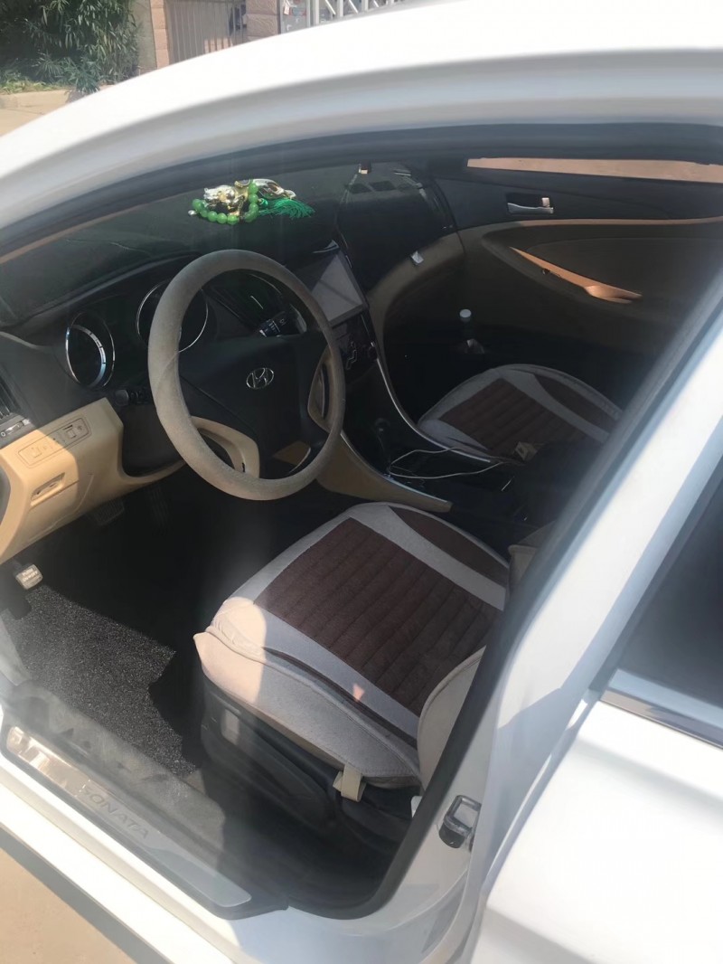 12年现代索纳塔八