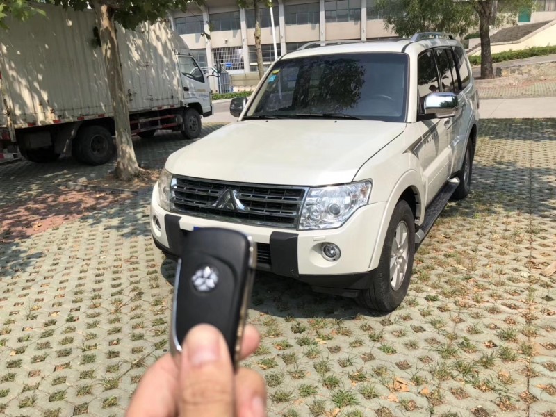 10年三菱帕杰罗