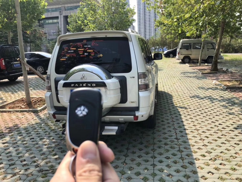 10年三菱帕杰罗