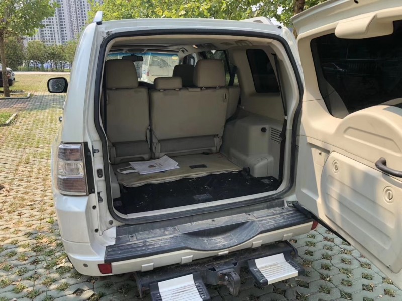 10年三菱帕杰罗