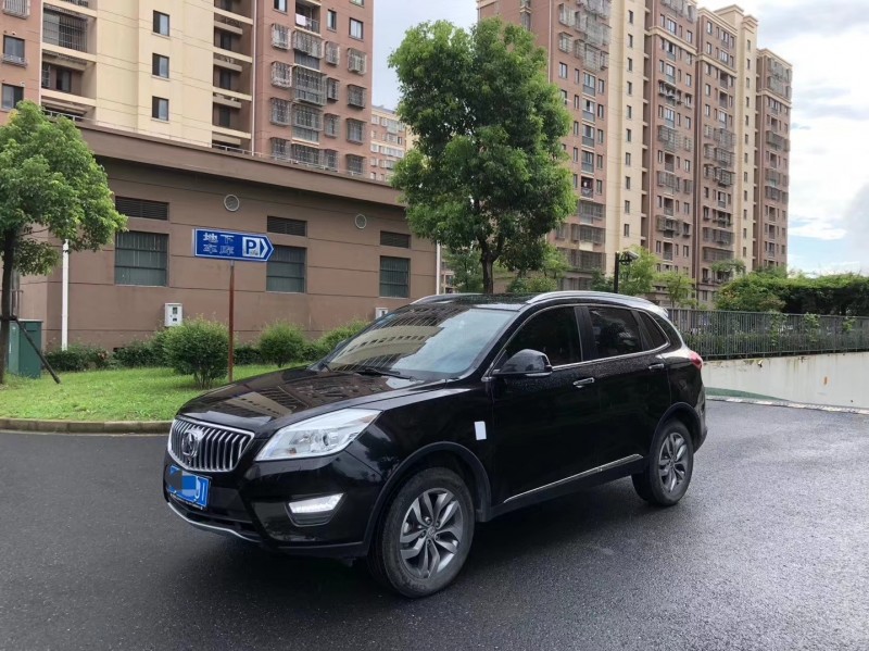 16年北汽威旺S50