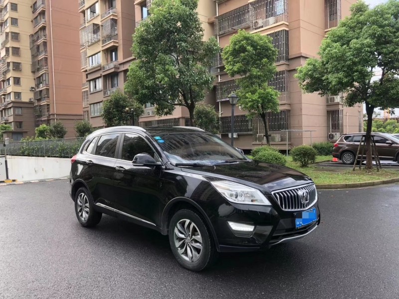 16年北汽威旺S50