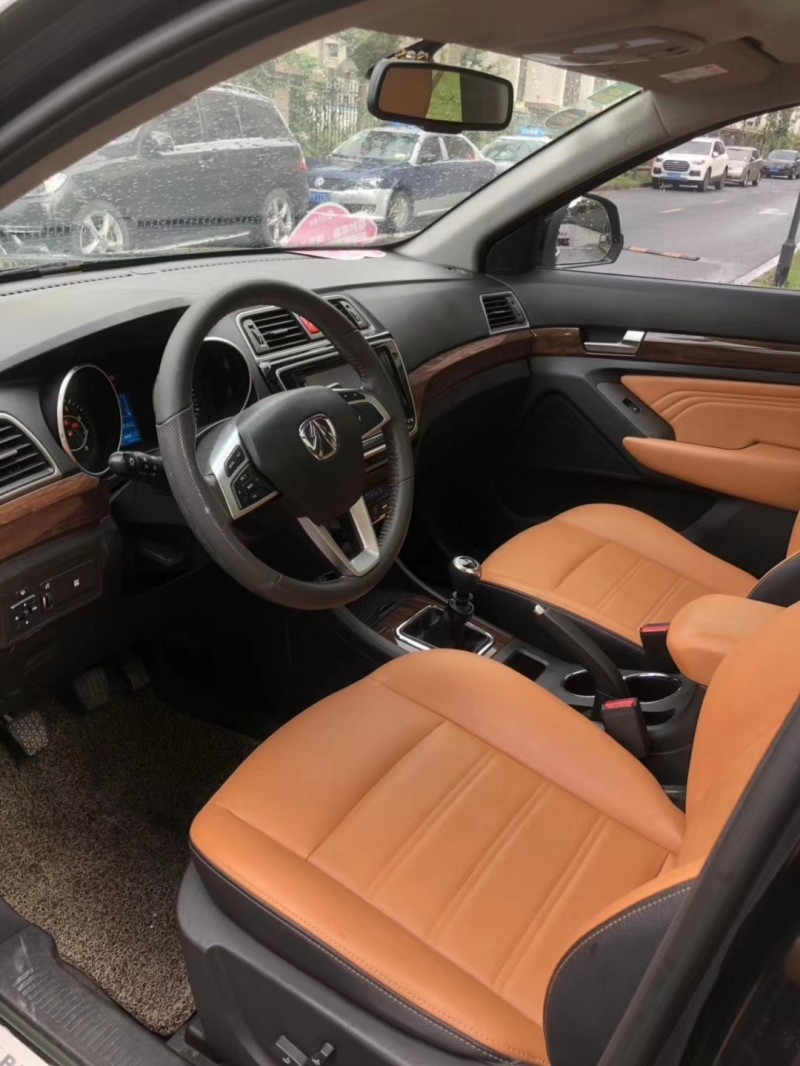 16年北汽威旺S50