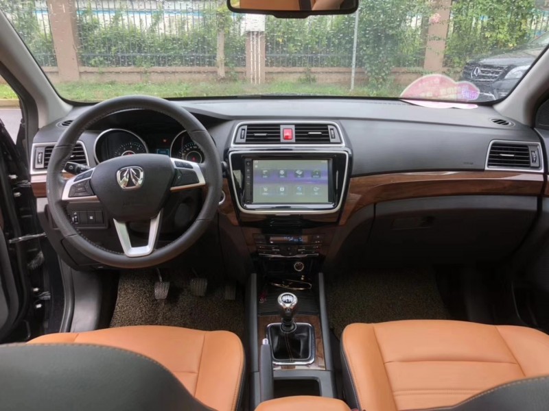 16年北汽威旺S50