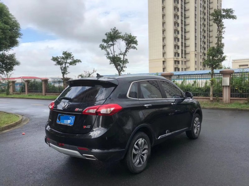 16年北汽威旺S50