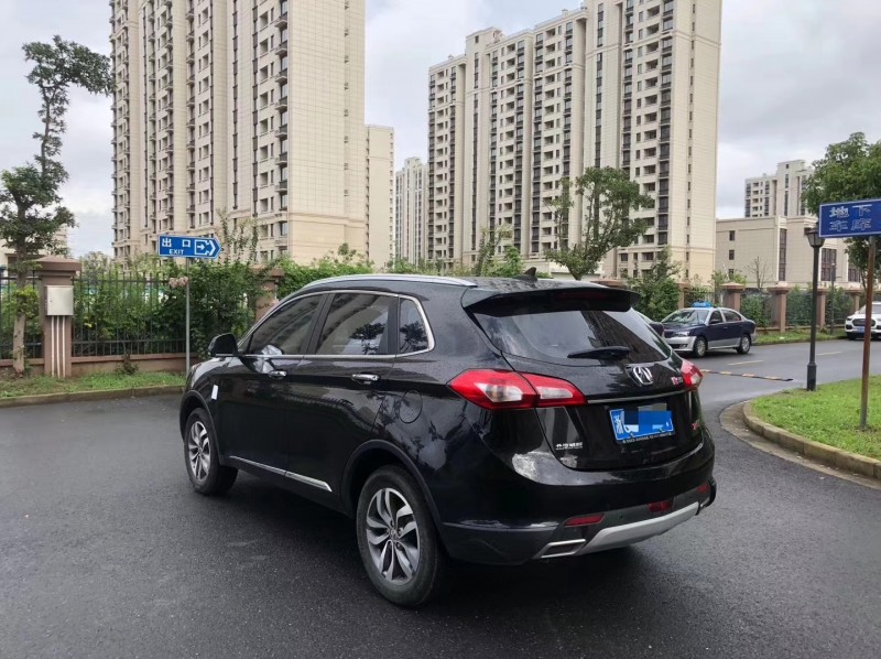 16年北汽威旺S50