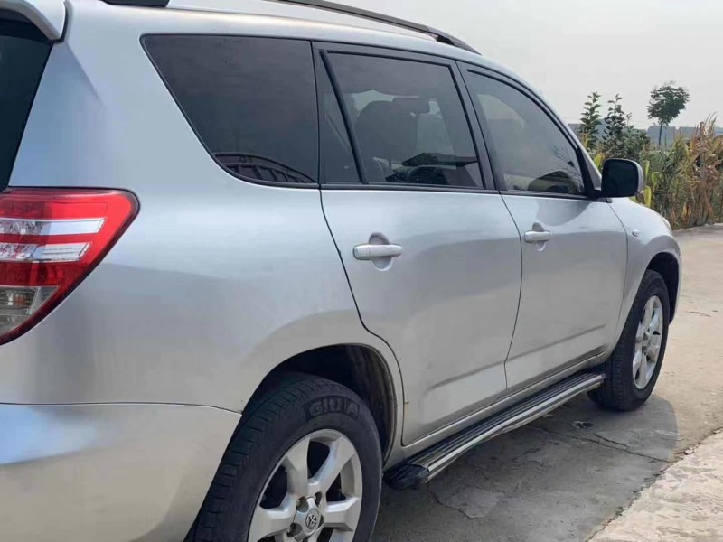 09年丰田RAV4