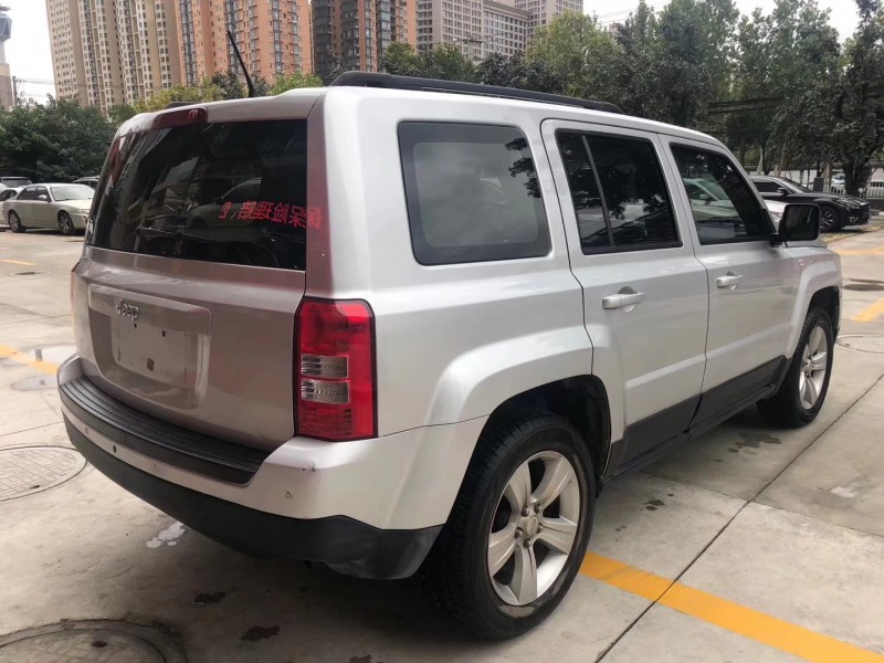11年Jeep自由客