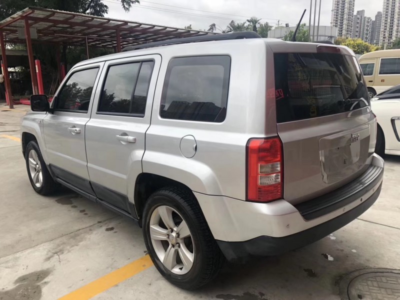 11年Jeep自由客