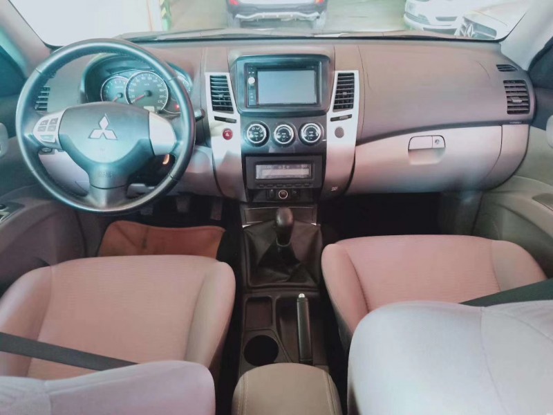 14年三菱帕杰罗·劲畅