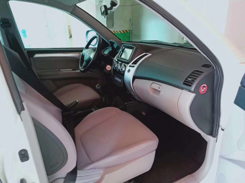 14年三菱帕杰罗·劲畅