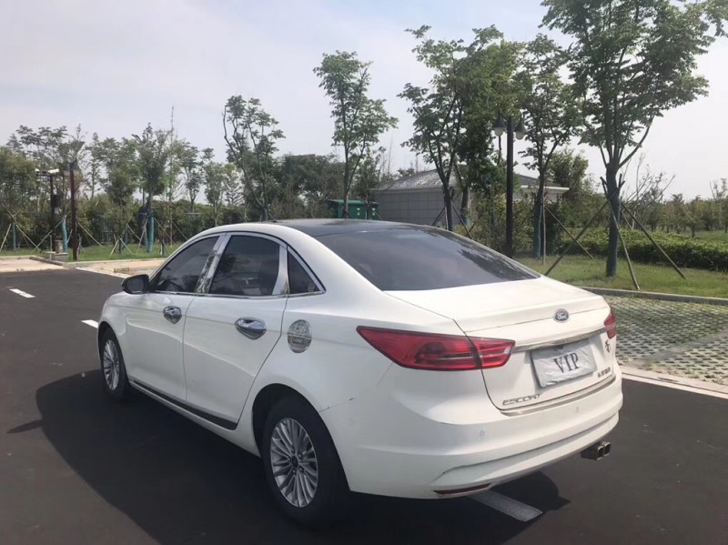 15年福特福克斯