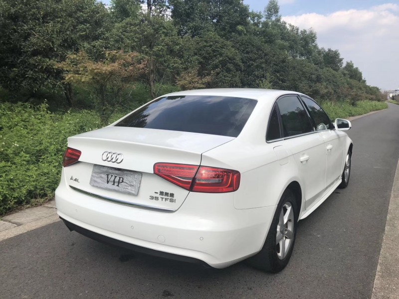 12年奥迪A4L