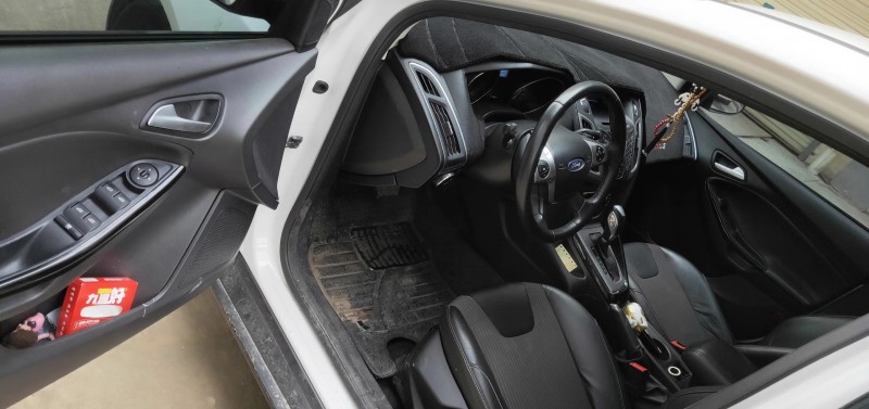 14年福特福克斯