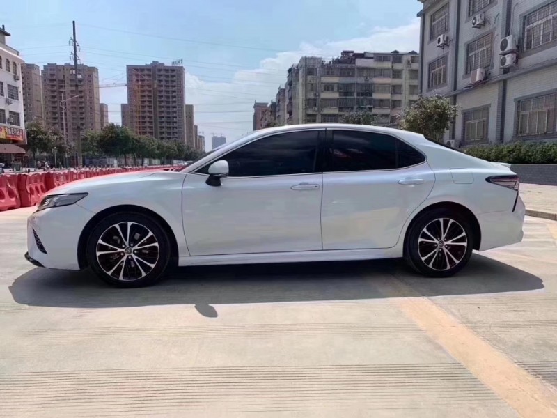 18年丰田凯美瑞