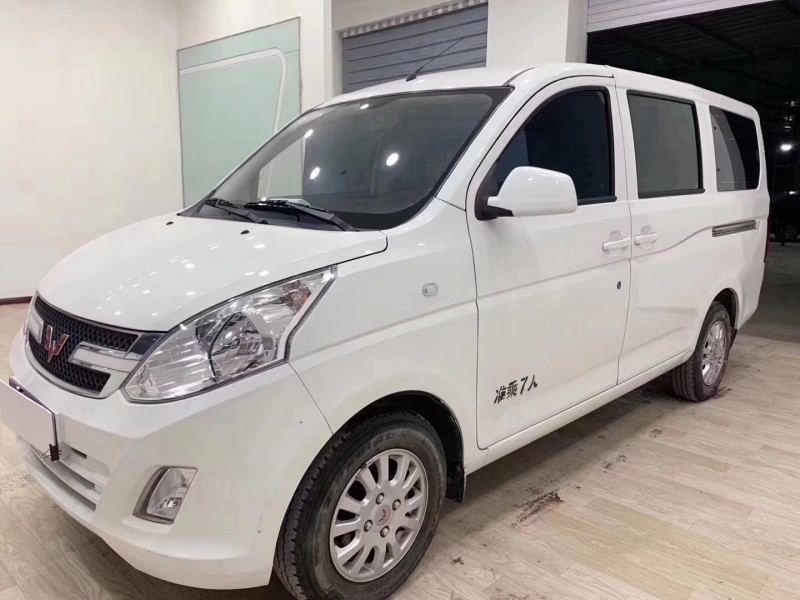 17年五菱汽车五菱荣光