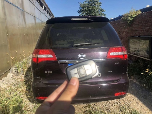 13年比亚迪比亚迪M6