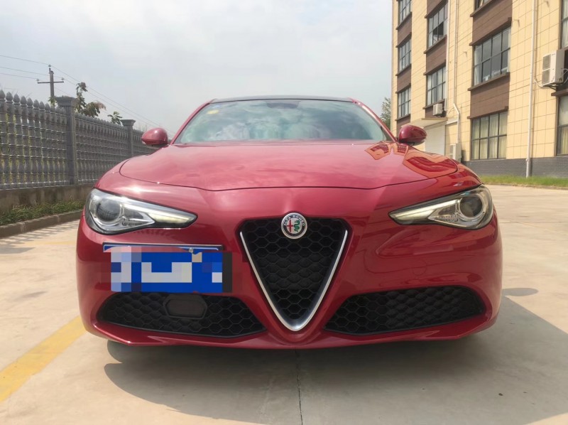 17年阿尔法·罗密欧Giulia