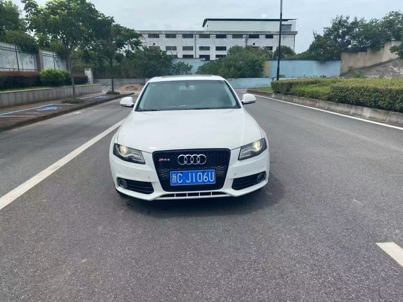 12年奥迪A4L