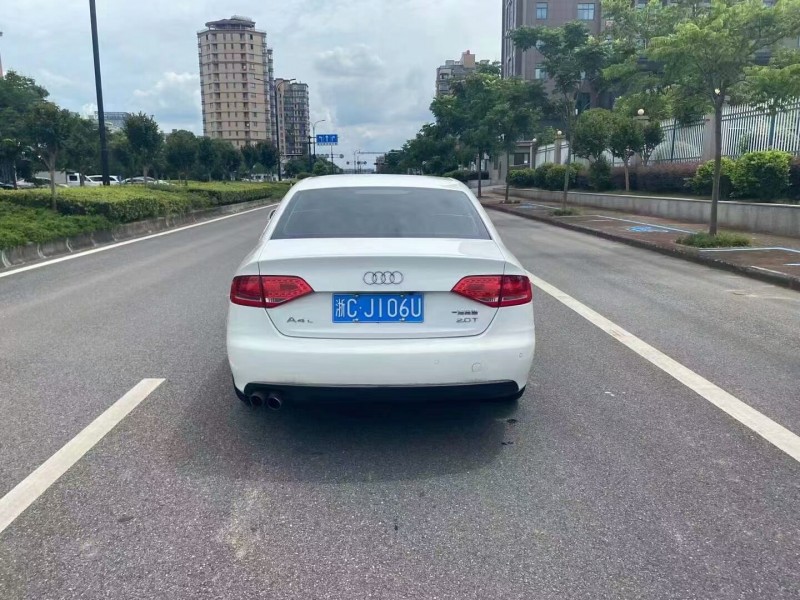 12年奥迪A4L
