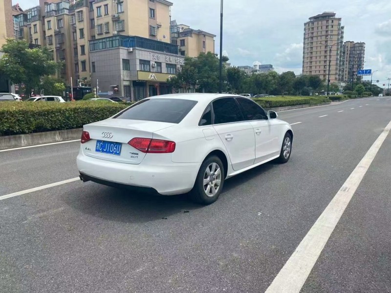 12年奥迪A4L